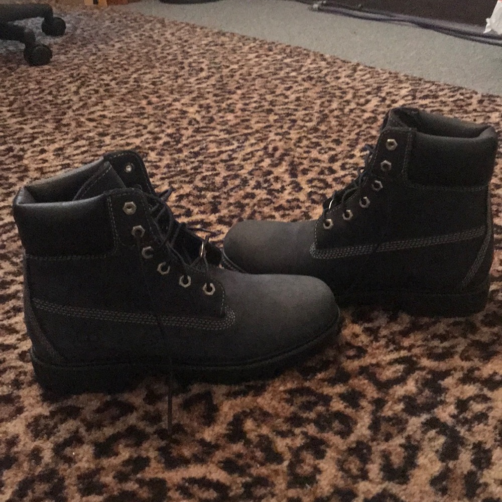 BRAND NEW dark blue Timberlands